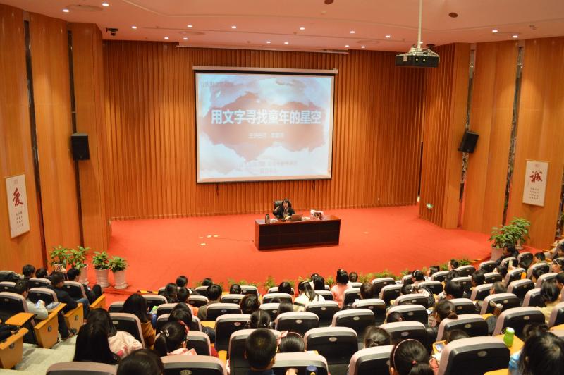 郭姜燕走進(jìn)宜圖，與小讀者分享閱讀的故事