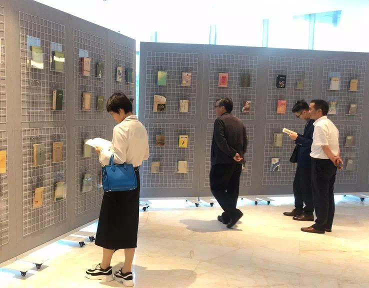 “致敬改革開放40周年” 1978－2018經(jīng)典圖書展在宜圖開幕